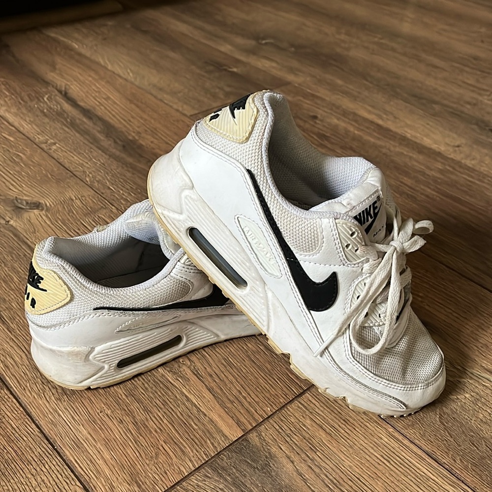 Women’s white and black Nike air max sneakers